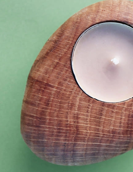 Bougeoirs en chêne en forme de galet elementti